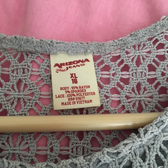 Cold shoulder flowy tank top - Picture 2 of 2